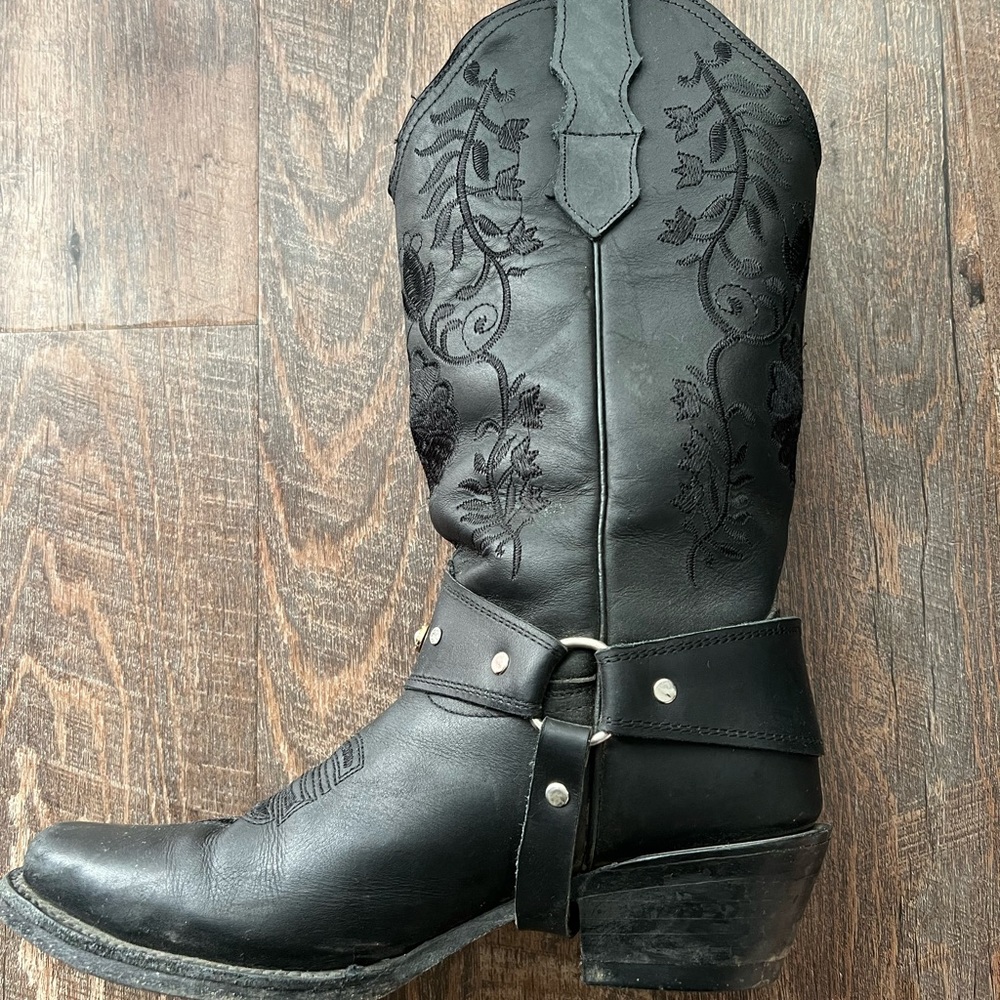 Ariat, Black Embroidered Leather Boots with Rhinestone detail, Women’s size 8
